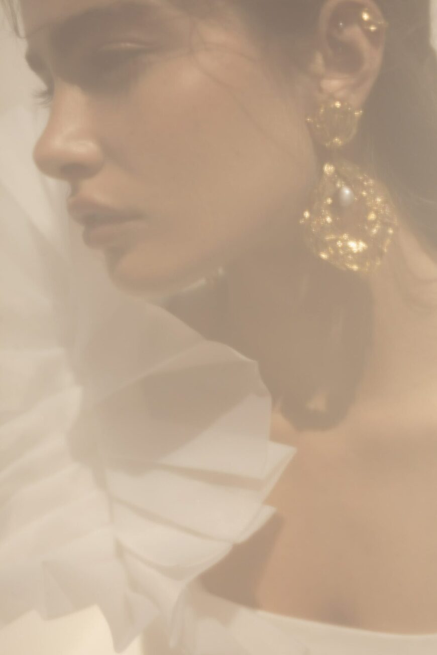 Brincos Flowing Leaves with a Pearl